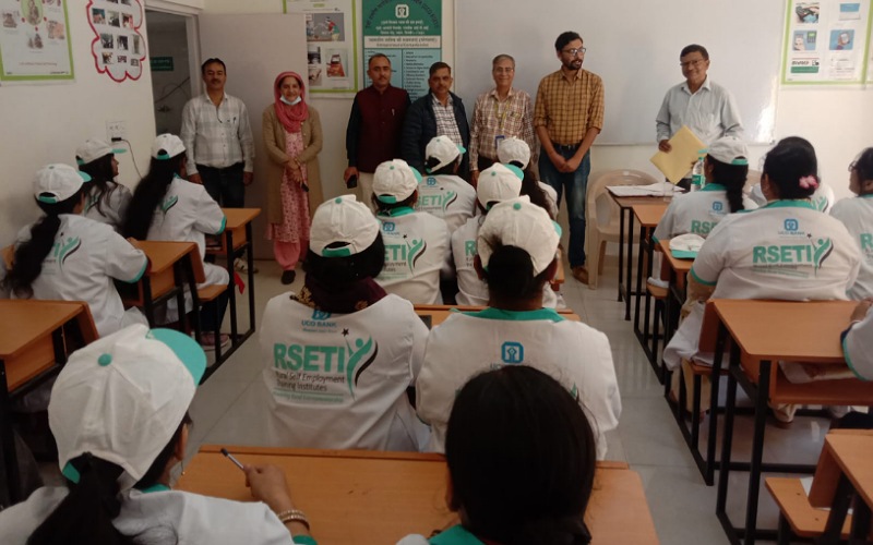 यूको आरसेटी में 10 दिवसीय दुग्ध उत्पादन एवं वर्मी कम्पोस्ट प्रशिक्षण संपन्न