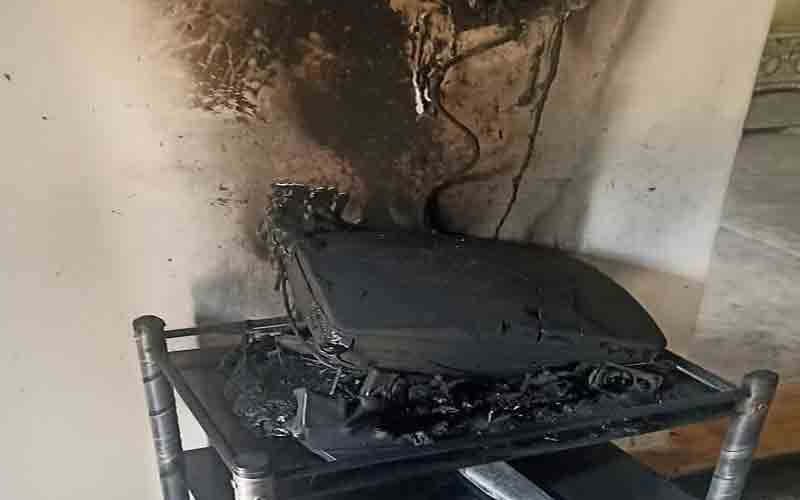 बिजली के तार टूटने से कई लोगों के घरों में जले विद्युत उपकरण