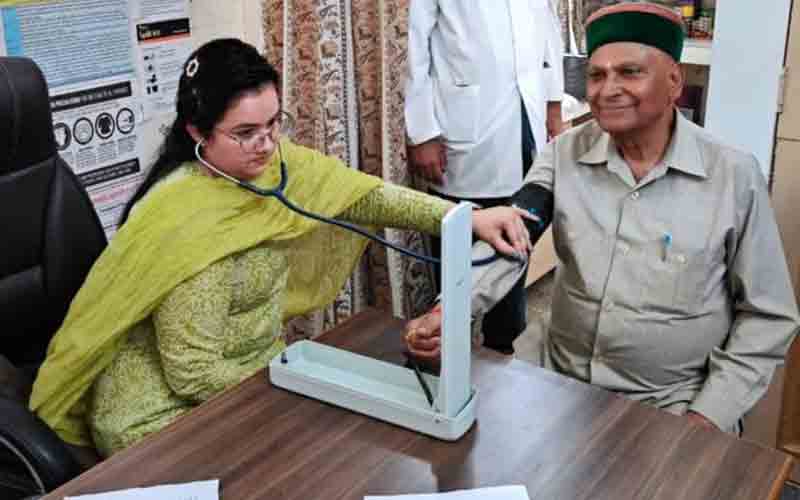 बीड़ में स्वास्थ्य सेवाओं को सुदृढ़ करने पर विशेष जोर