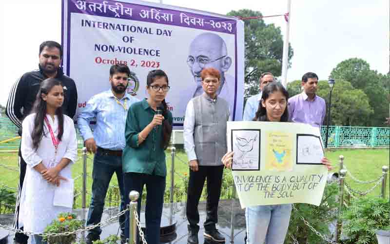 युवा अपने अंदर आत्मविश्वास पैदा करें- कुलपति डाक्टर डी के वत्स