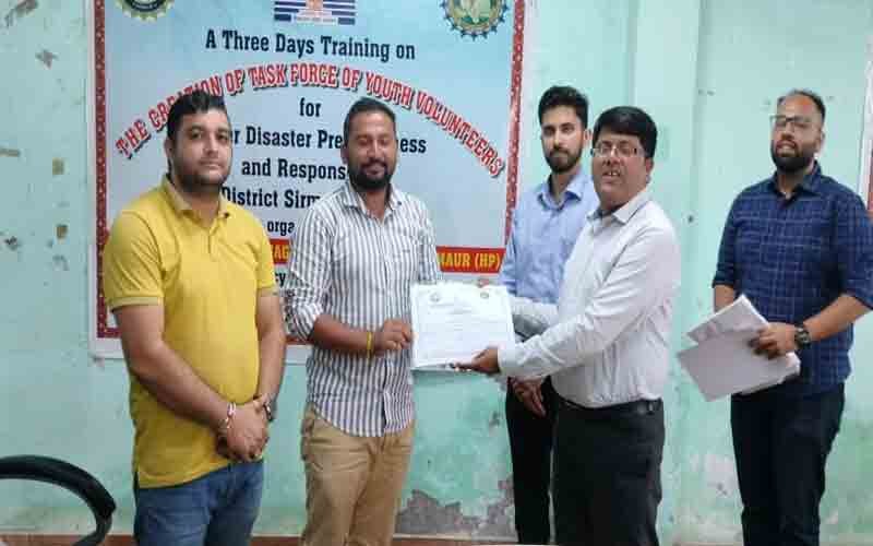 संगडाह में आयोजित तीन दिवसीय आपदा प्रबंधन प्रशिक्षण कार्यक्रम का समापन