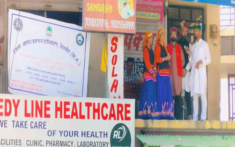 सिरमौर जिला में ‘‘ठगडे री सीख’’ नाटक से दी आपदा में बचाव की जानकारी