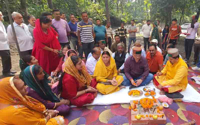 विधायक अजय सोलंकी ने दी पहले नवरात्रि पर नाहन और इस पंचायत को बड़ी सौगात….