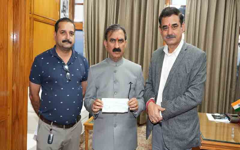 संजय अवस्थी ने अपनी माता अमर लता अवस्थी की ओर से आपदा राहत कोष में किया अंशदान