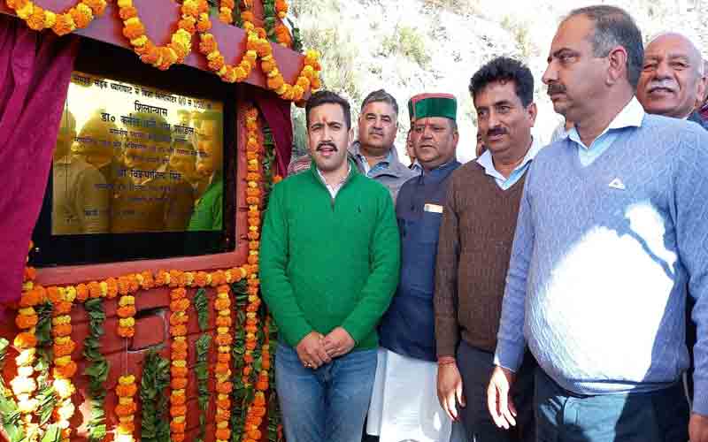 प्रभावितों का उचित पुनर्वास एवं प्रदेश का संतुलित विकास राज्य सरकार की प्राथमिकता- विक्रमादित्य सिंह