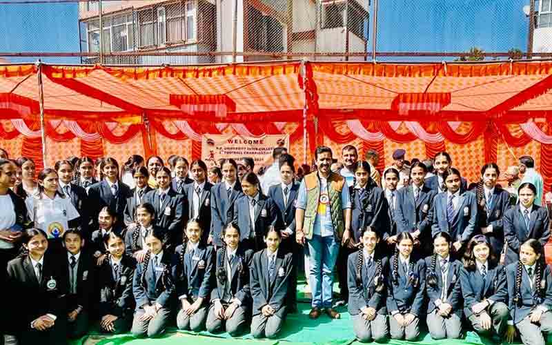 विक्रमदित्य सिंह ने अंतर महाविद्यालय महिला फुटबॉल टूर्नामेंट का किया उद्घाटन
