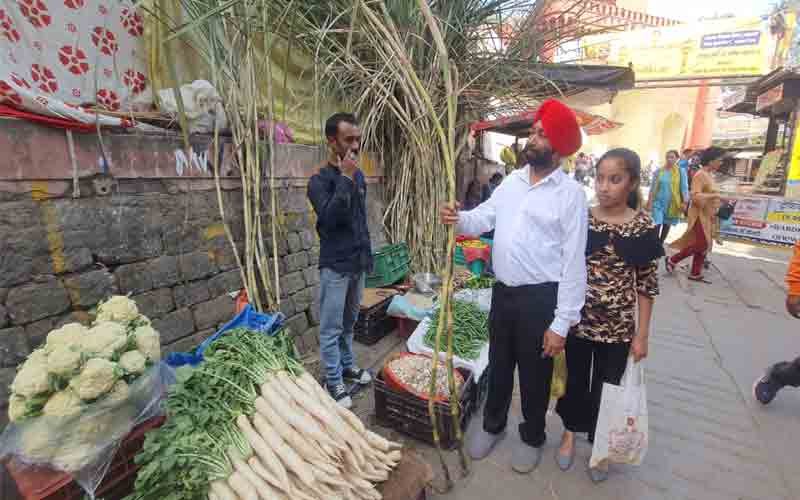 अहोई अष्टमी पर गन्नों और मूलियों की हुई जमकर खरीदारी