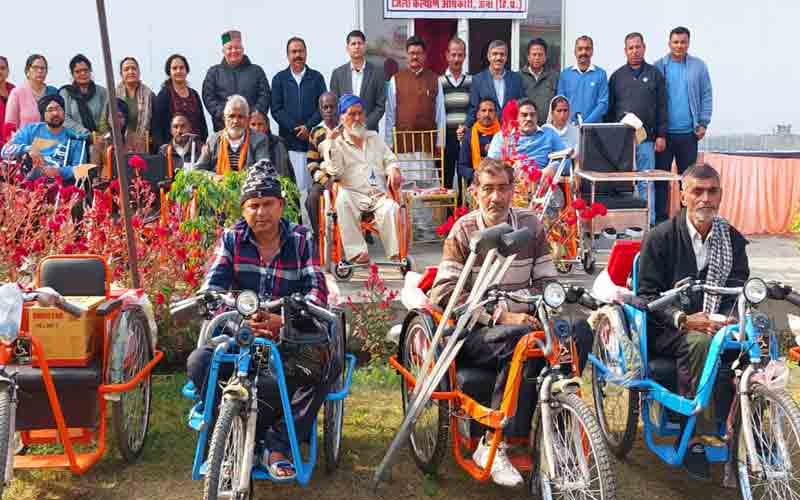 जिला में 322 दिव्यांग व्यक्तियों को बांटे गए 435 सहायक उपकरण