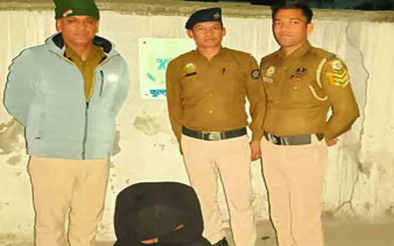 पुलिस ने चरस की बड़ी खेप सहित गिरफ्तार किया युवक