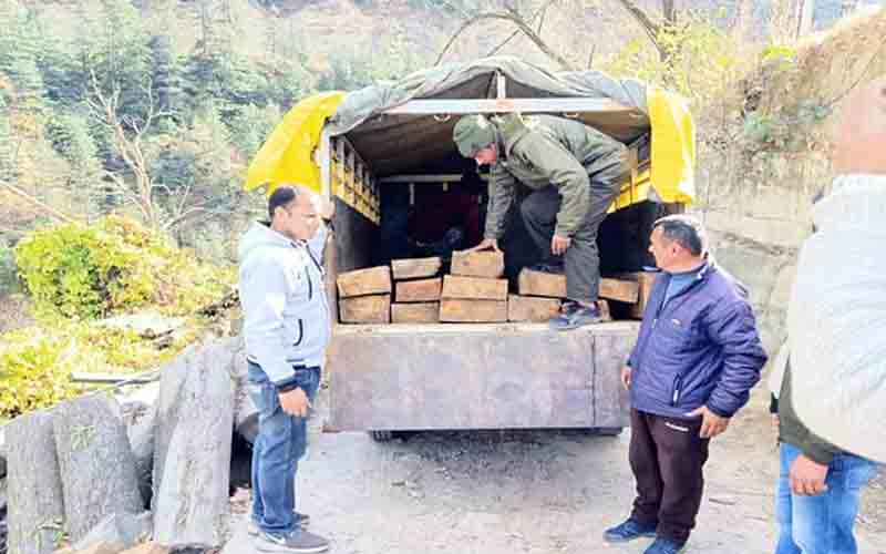 वन विभाग की टीम को वाहन से कुचलने की करी कोशिश, आरोपी फरार