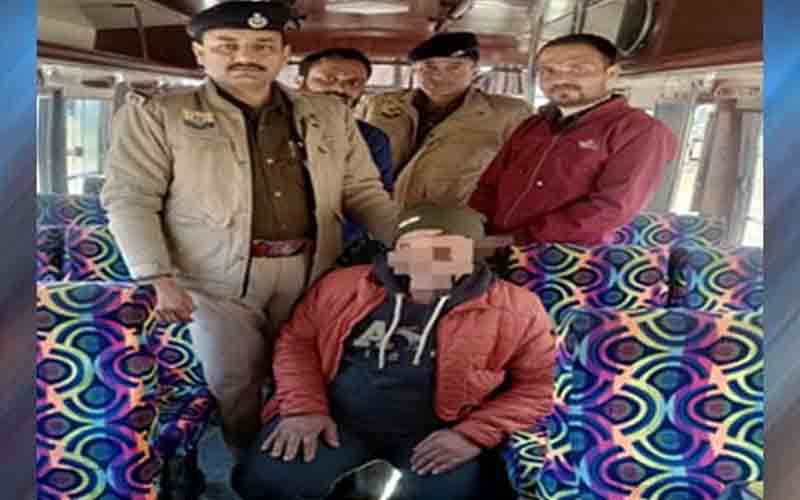 निजी बस में सवार यात्री को चरस की बड़ी खेप सहित किया गिरफ्तार