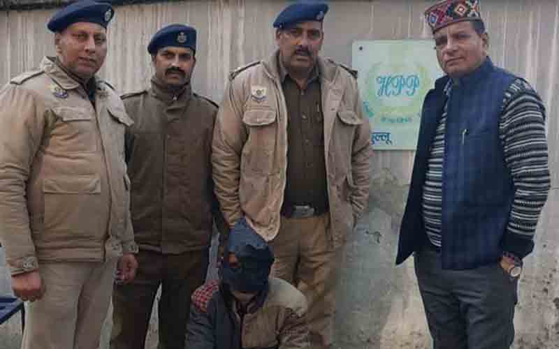 44 वर्षीय व्यक्ति को चरस की बड़ी खेप सहित किया गिरफ्तार