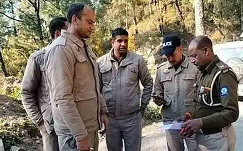 नाकाबंदी के दौरान चरस सहित गिरफ्तार किए तीन युवक