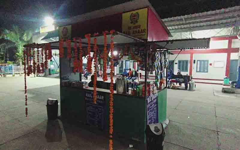 इस जिला के रेलवे स्टेशन में खुली कैंटीन, जल्द मिलेगी भोजन की सुविधा….