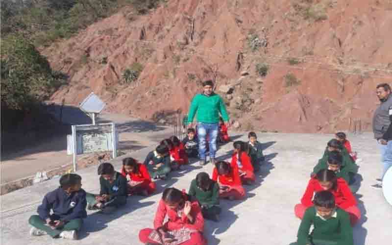 चंबा में बढ़ता शैक्षिक उत्साह, एम्बाइब क्विज़ से जुड़े 3500 छात्र