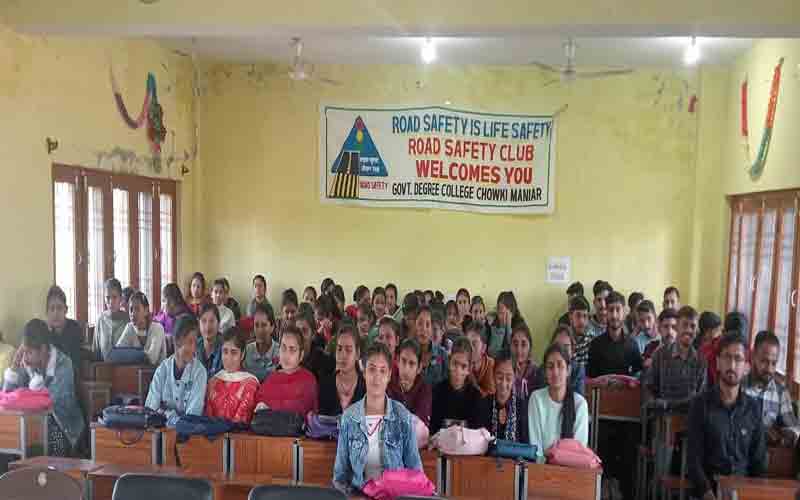 रोड सेफ्टी व ईको क्लब ने चौकीमन्यार में प्रदूषण पर जानकारी हेतु कार्यक्रम किया आयोजित