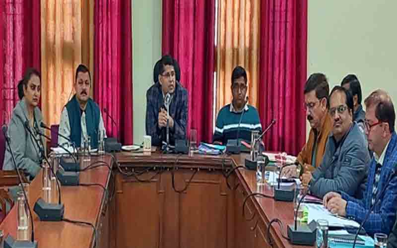 विकासखंड अधिकारी अपने क्षेत्र में चल रहे विकासात्मक कार्यों को तय समयावधि में करें पूर्ण- डीसी