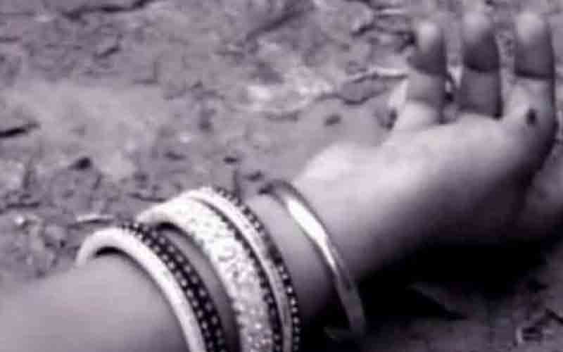 विवाहिता ने ढांक से छलांग लगाकर की आत्महत्या