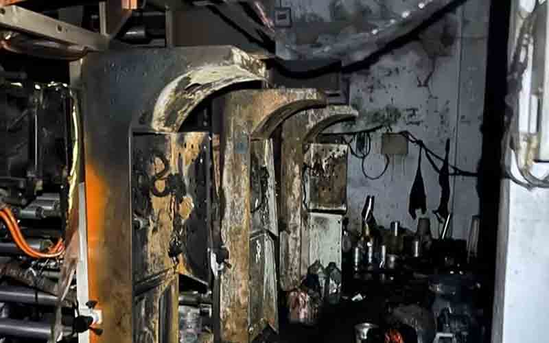 फॉयल पेपर प्रिंट करने वाली कंपनी में भड़की आग, लाखों का हुआ नुकसान