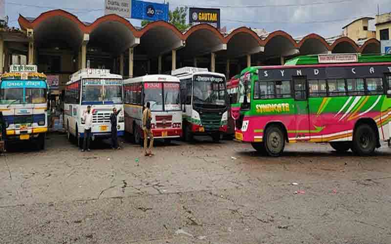 हमीरपुर बस अड्डे में बाइक और कार के प्रवेश पर लगा प्रतिबंध, यह है वजह….