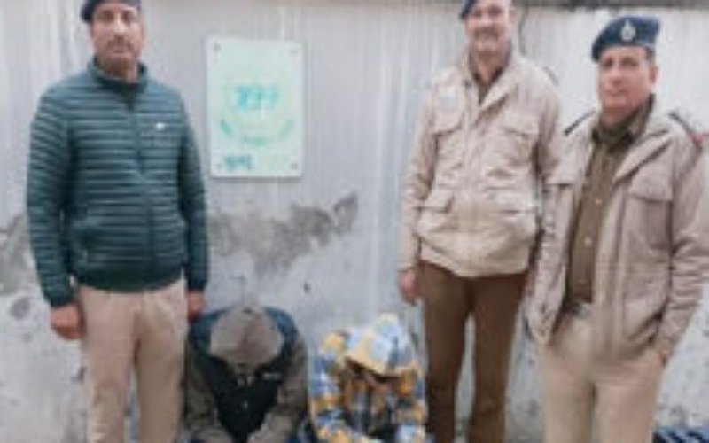 गश्त के दौरान दो युवकों को चरस सहित किया गिरफ्तार