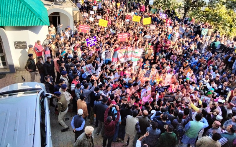 ट्रांसगिरी के हाटी समुदाय  ने प्रदेश सरकार के खिलाफ नाहन में निकाली आक्रोश रैली