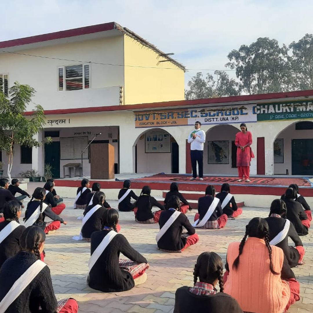 आयुष एवं आयोग विभाग खुरवाई ने चौकीमन्यार स्कूल में एक दिवसीय योग शिविर का किया आयोजन