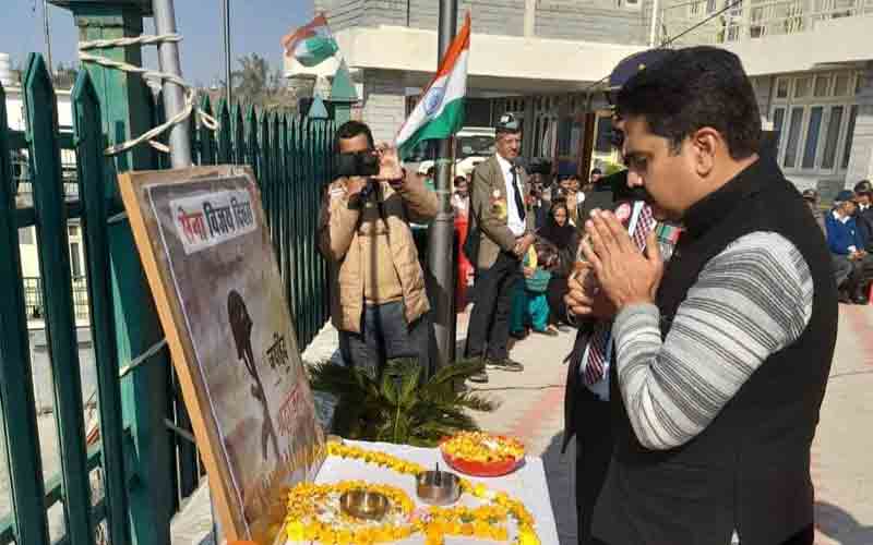 टिहरा में मनाया गया विजय दिवस, विधायक चंद्रशेखर ने वीर सैनिकों को दी पुष्पांजलि