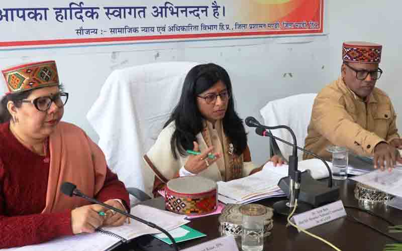 राष्ट्रीय अनुसूचित जाति आयोग की सदस्य डॉ. अंजु बाला ने ली समीक्षा बैठक