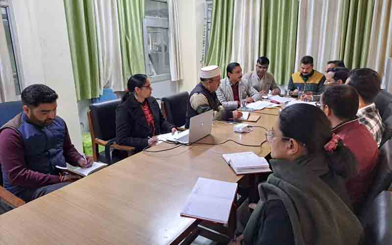 किसानों को फसल विविधीकरण को लेकर करें जागरूक- डॉ. रविन्द्र चौहान