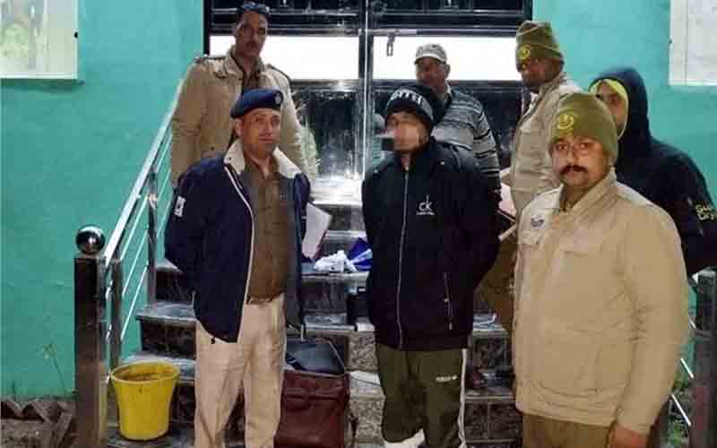 पुलिस ने इतने ग्राम चिट्टा और 60 हजार की नकदी सहित गिरफ्तार किया व्यक्ति….