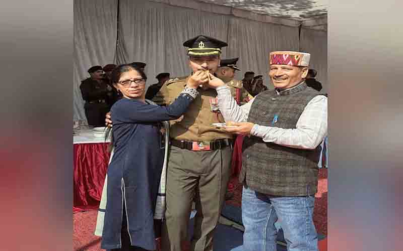 भारतीय वायु सेना में फ्लाइंग ऑफिसर बने मंडी के संतोष कुमार