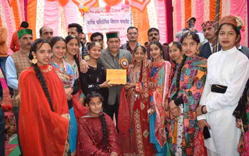 विद्यार्थियों के सर्वांगीण विकास के लिए प्रदेश सरकार प्रतिबद्ध- कुलदीप सिंह पठानिया