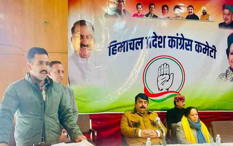 भाजपा करती है धर्म की राजनीति, इनसे बड़े हिंदू हम- विक्रमादित्य