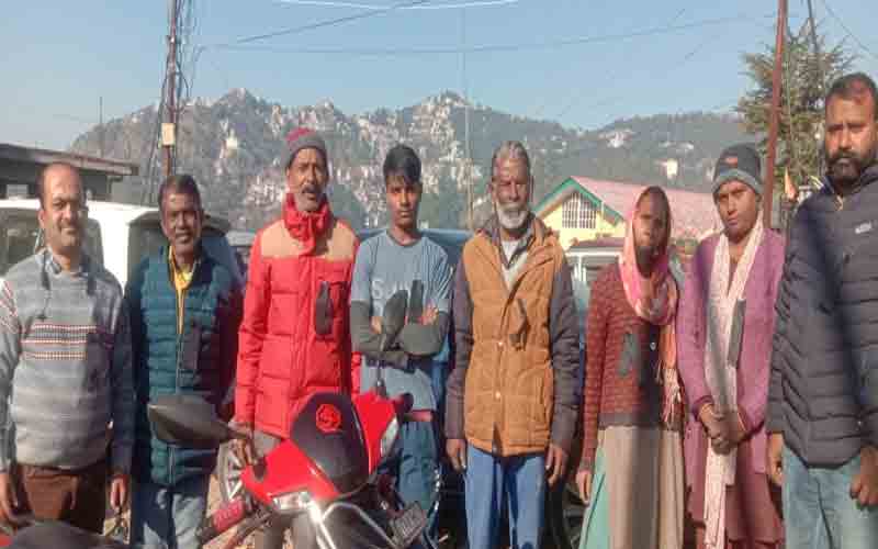 सीटू ने नगर निगम प्रशासन की तानाशाही व मजदूर विरोधी नीतियों के खिलाफ किया विरोध प्रदर्शन