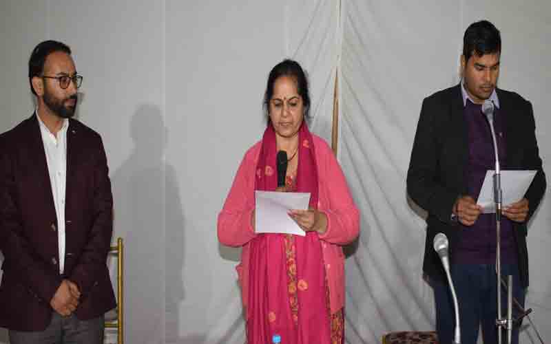 नगर निगम सोलन में महापौर एवं उप महापौर का निर्वाचन हुआ संपन्न