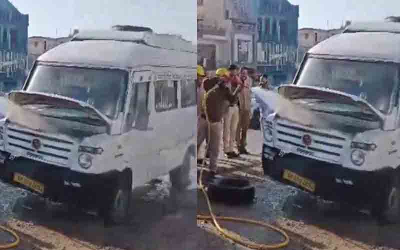 स्कूली बच्चों से भरे टेंपो ट्रैवलर में अचानक भड़की आग, दमकल विभाग ने मौके पर पहुंचकर…..