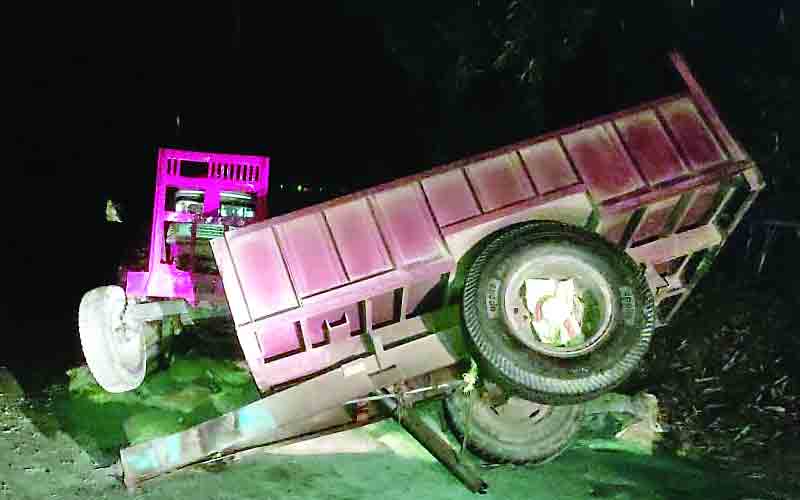 सीमेंट से लदे ट्रैक्टर की टूटी हुक, हादसे में…..