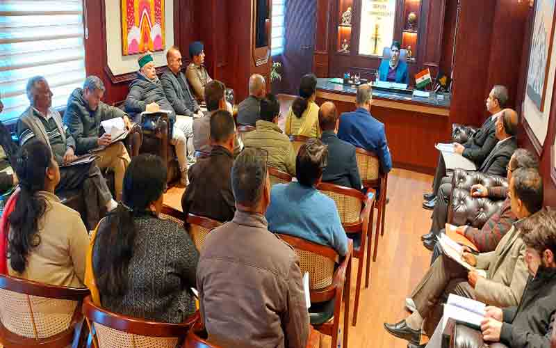 ऊना में जिला स्तरीय सतर्कता एवं मॉनिटरिंग समिति की बैठक हुई आयोजित