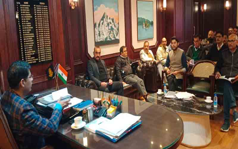 उपायुक्त ने सड़क सुरक्षा को लेकर संबंधित विभाग से की बैठक