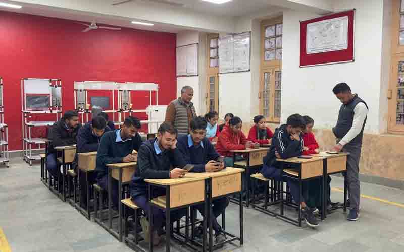 जिला में 48 आईटीआई प्रशिक्षुओं ने किया मतदाता बनने के लिए आवेदन