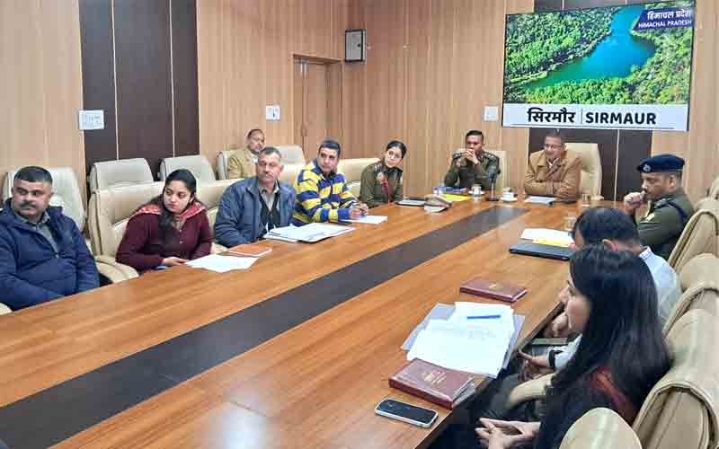 नशीले पदार्थों के सेवन की रोकथाम के लिए शिक्षण संस्थानों में जागरूकता कैंप लगाए जाएं- डीसी