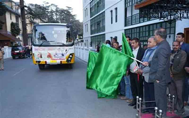 मुख्यमंत्री ने विद्यार्थियों के शैक्षणिक भ्रमण वाहनों को झंडी दिखाकर किया रवाना