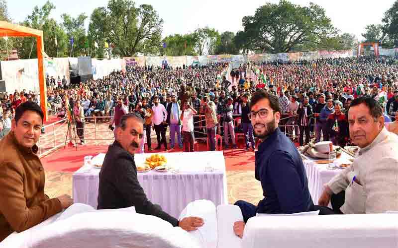 मुख्यमंत्री ने गगरेट के बड़ा भंजाल में सरकार गांव के द्वार कार्यक्रम करी अध्यक्षता