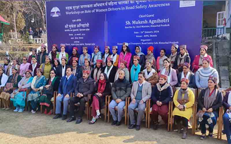 उप-मुख्यमंत्री ने महिला चालकों के साथ सड़क सुरक्षा पर किया संवाद