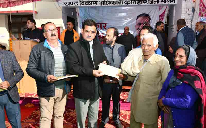 अधिकारियों, कर्मचारियों की सकारात्मक सोच ही समस्याओं के समाधान में महत्वपूर्ण- संजय अवस्थी