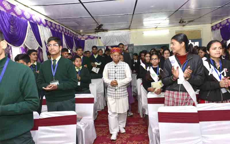 छात्राओं के साथ ‘‘परीक्षा पे चर्चा’’ कार्यक्रम को सुनने अर्की स्कूल पहुंचे राज्यपाल