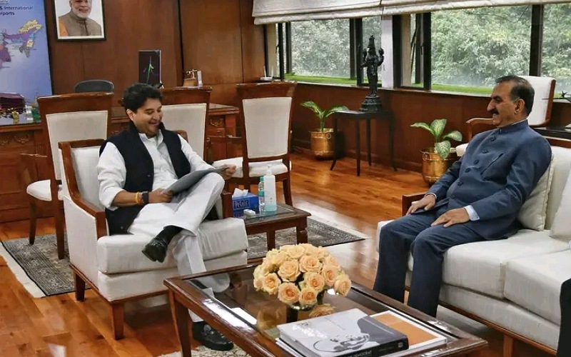 सीएम सुक्खू ने केंद्रीय नागर विमानन मंत्री ज्योतिरादित्य एम. सिंधिया से की भेंट
