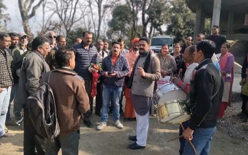 तीन तरफा सड़क सुविधा से जुड़ेगा स्याठी गांव- चंद्रशेखर