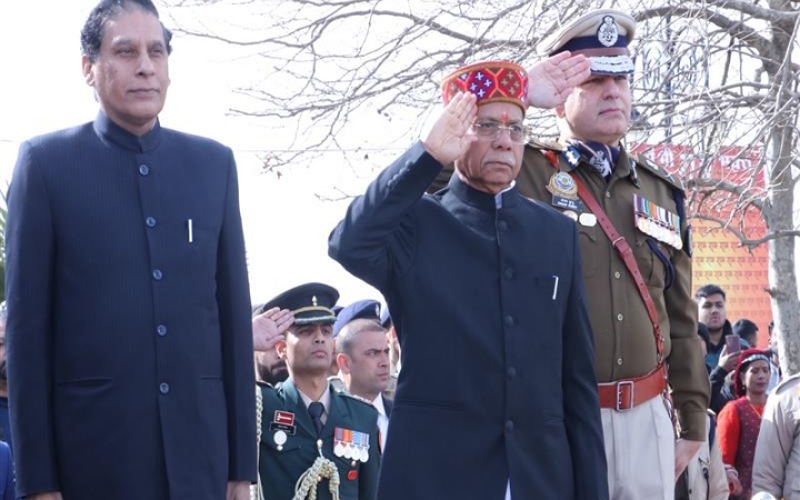 75वें गणतंत्र दिवस पर राज्यपाल ने शिमला के रिज पर फहराया तिरंगा